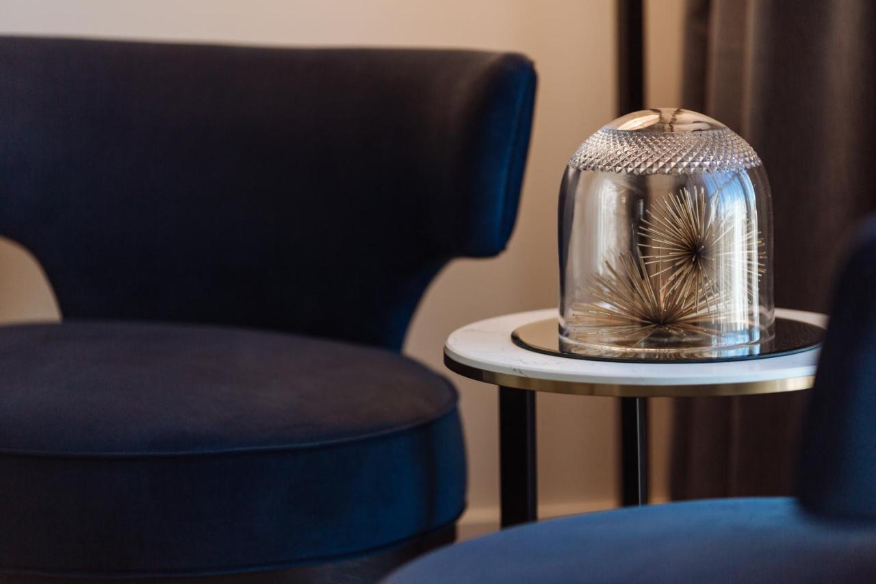 天空之城套房绿色广场酒店 悉尼 外观 照片 A table lamp