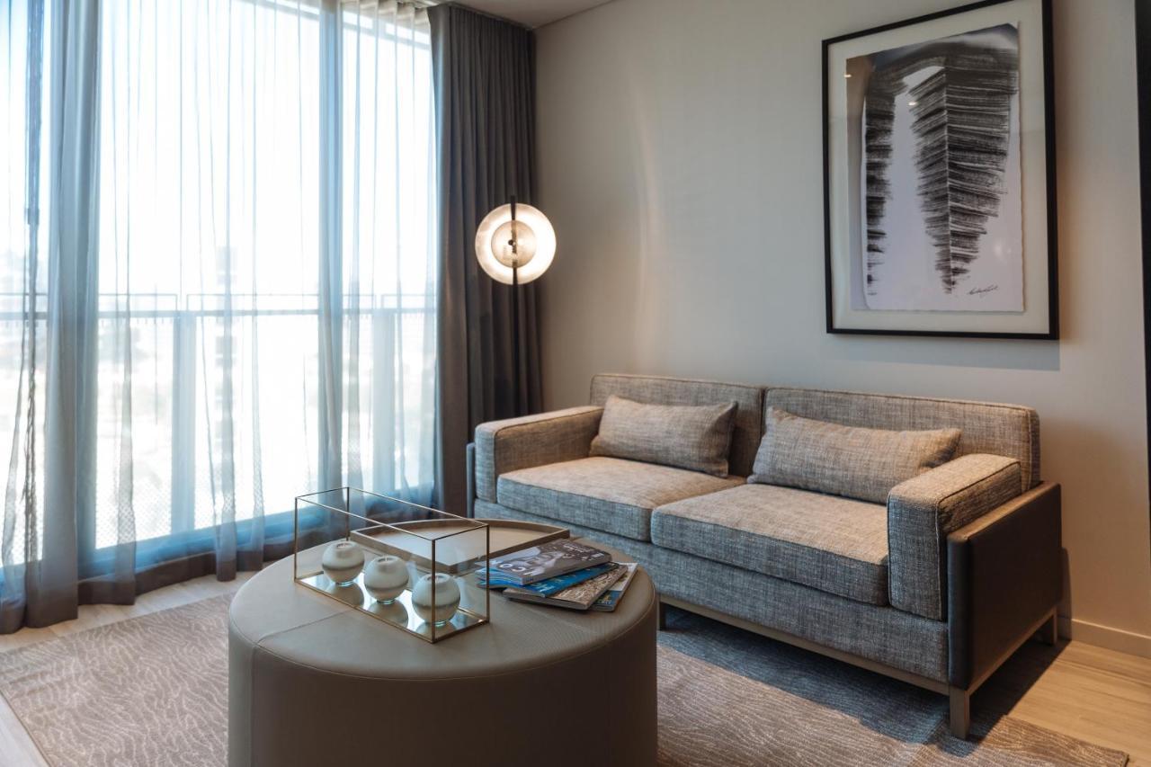 天空之城套房绿色广场酒店 悉尼 外观 照片 A living room at The Ritz-Carlton, DIFC