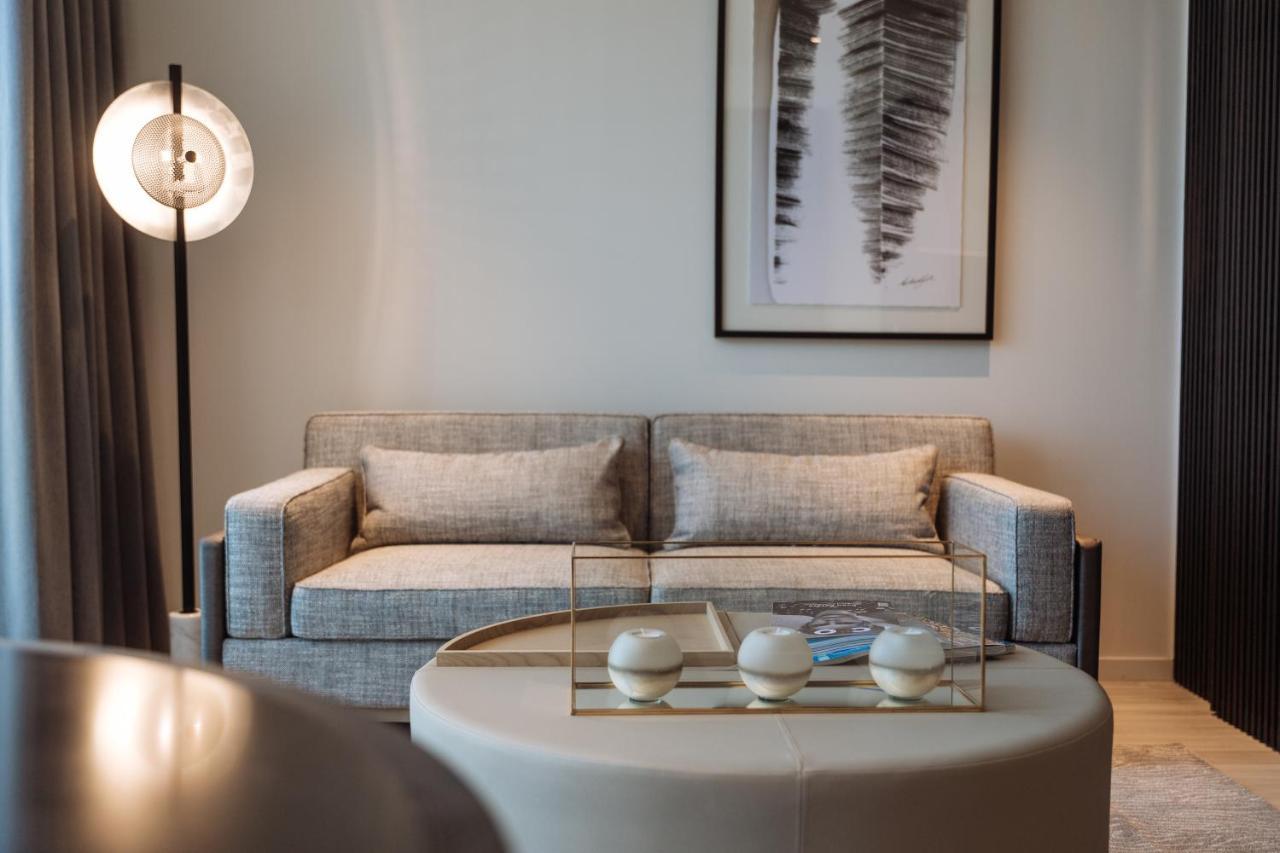 天空之城套房绿色广场酒店 悉尼 外观 照片 A living room at the Ritz-Carlton, DIFC